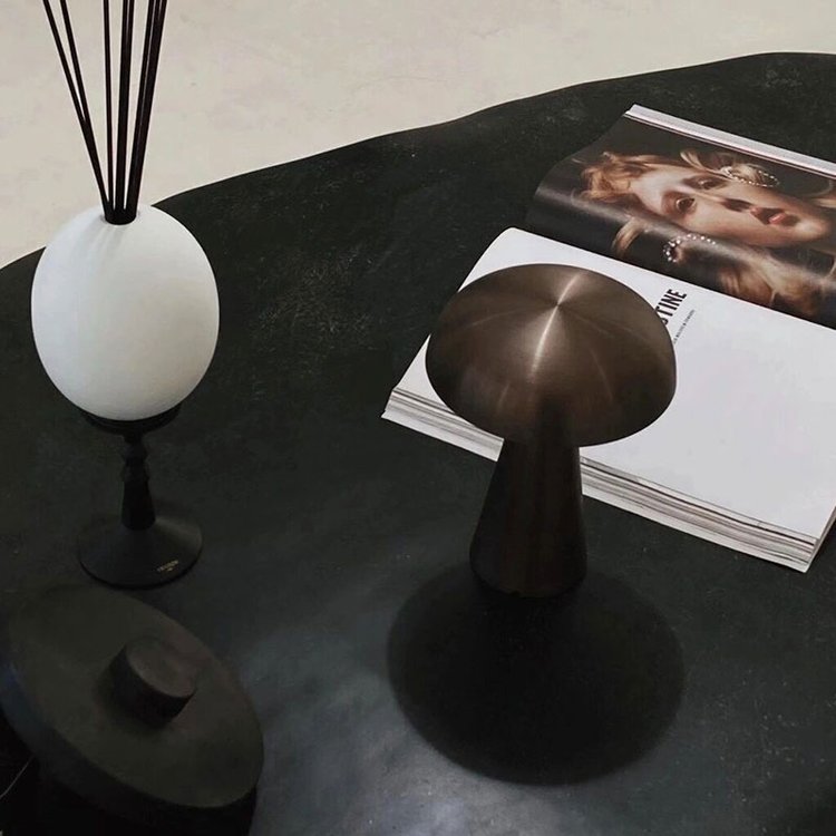 Minimalist Portable Mushroom Table Lamp – Rechargeable and Wireless