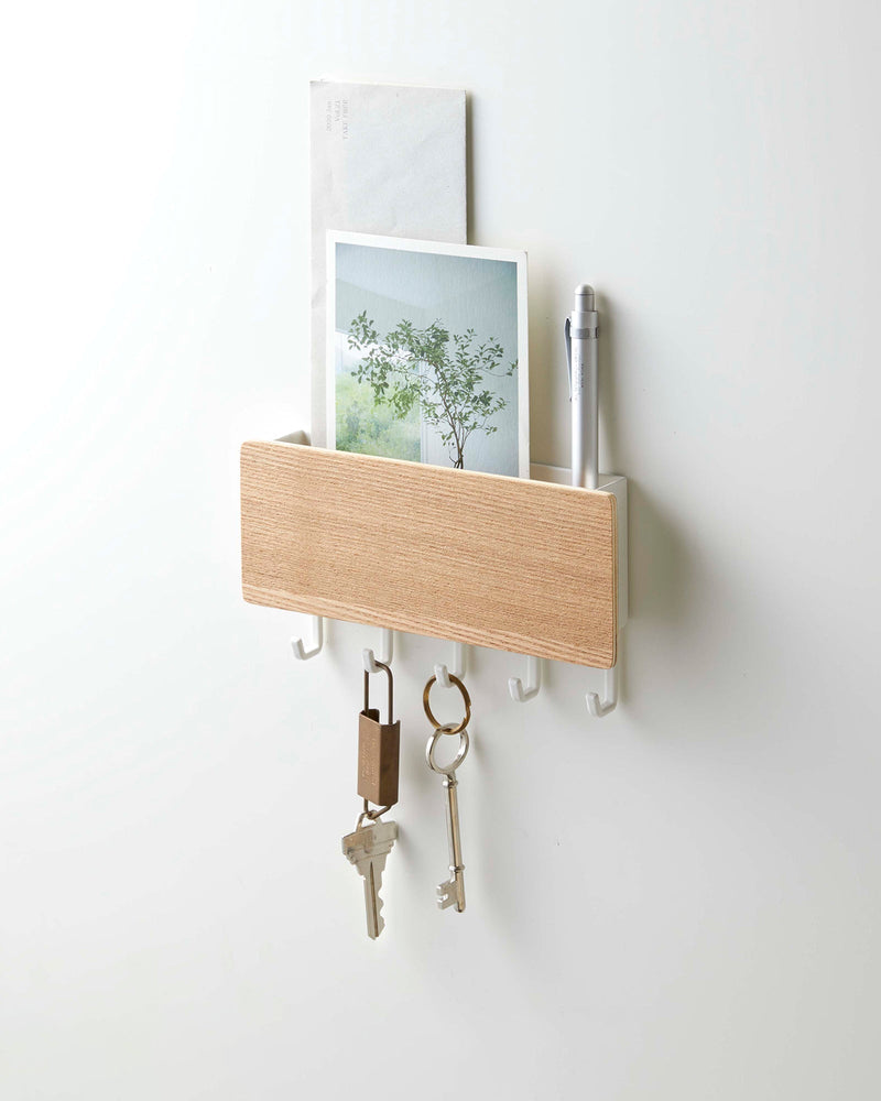 Modern Magnetic Key Holder – Sleek Steel and Wood Entryway Organiser