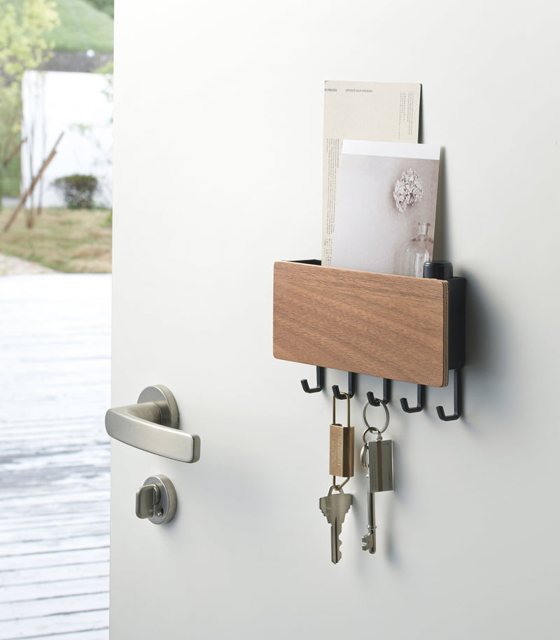 Modern Magnetic Key Holder – Sleek Steel and Wood Entryway Organiser