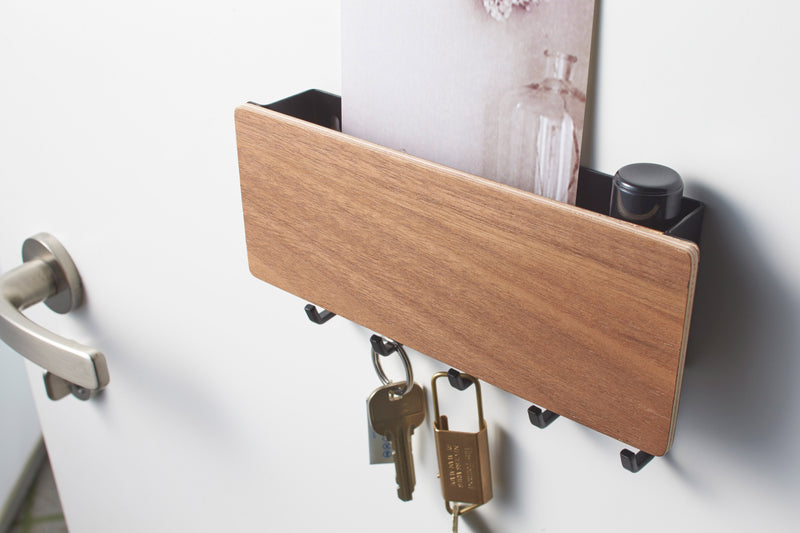 Modern Magnetic Key Holder – Sleek Steel and Wood Entryway Organiser