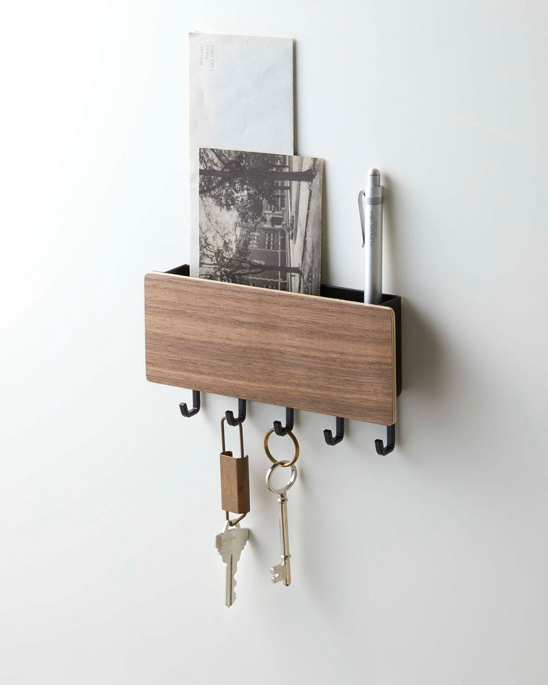 Modern Magnetic Key Holder – Sleek Steel and Wood Entryway Organiser