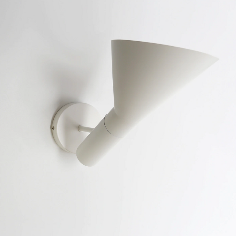 Modern Aluminium Wall Light – Sleek Design with Energy-Efficient E27 Bulb