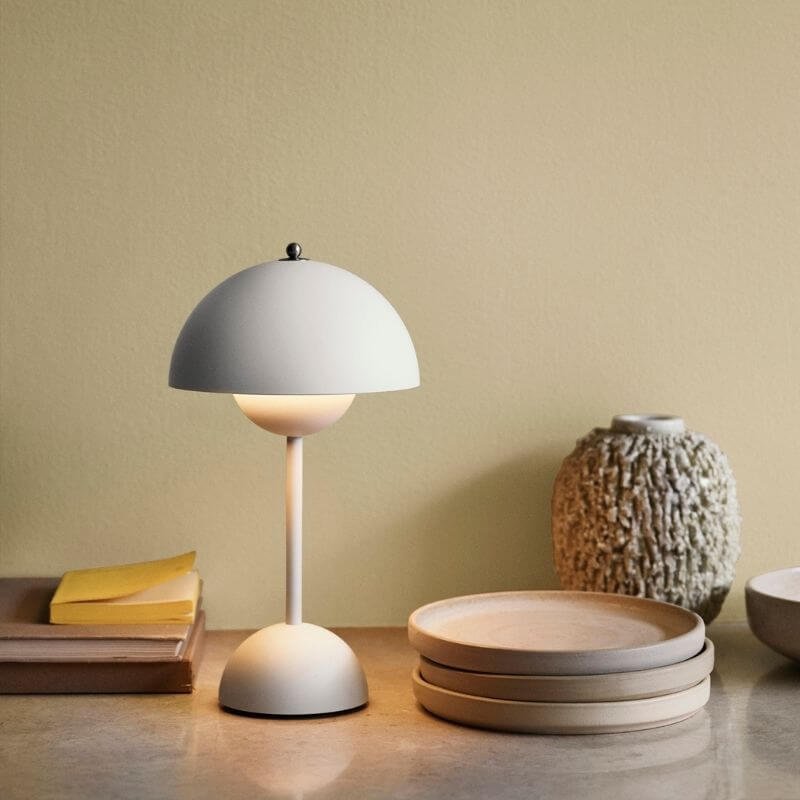 Modern Mushroom Table Lamp – Wireless Retro Elegance for Your Home