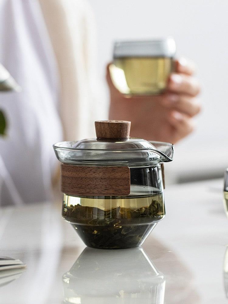 Heat-Resistant Glass Tea Cup with Walnut Lid – Elegant Tinted Design for Tea Lovers