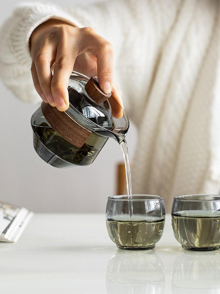 Heat-Resistant Glass Tea Cup with Walnut Lid – Elegant Tinted Design for Tea Lovers