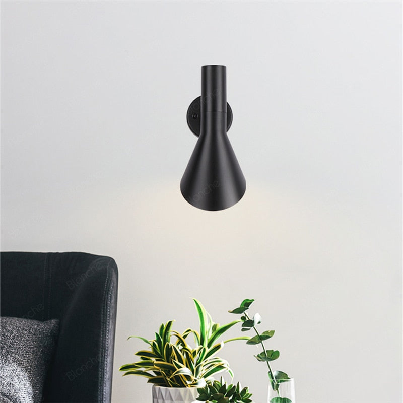 Modern Aluminium Wall Light – Sleek Design with Energy-Efficient E27 Bulb