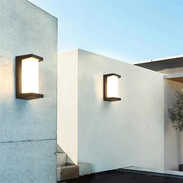 Vertical LED Outdoor Wall Light – Weatherproof Lighting with Modern Design